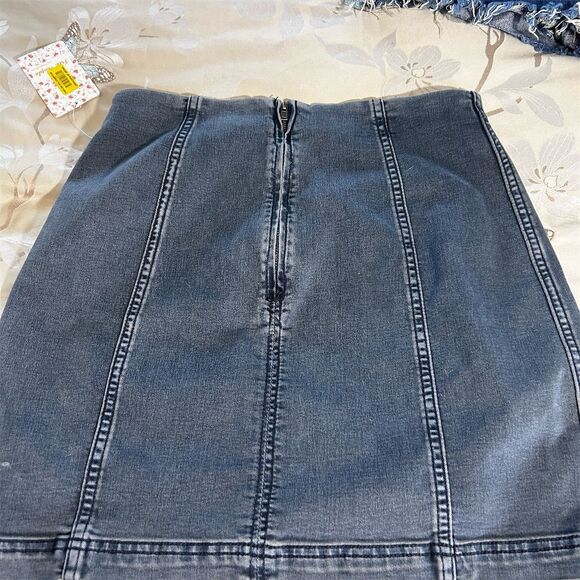 Free People Women's Gray Denim Mini Skirt Size M Casual Short - Picture 3 of 3